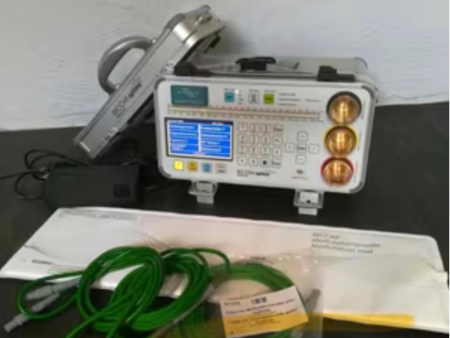 Apparecchiatura utilizzata dalla dott.ssa Sara Pasini per il processo informativo dei flaconi